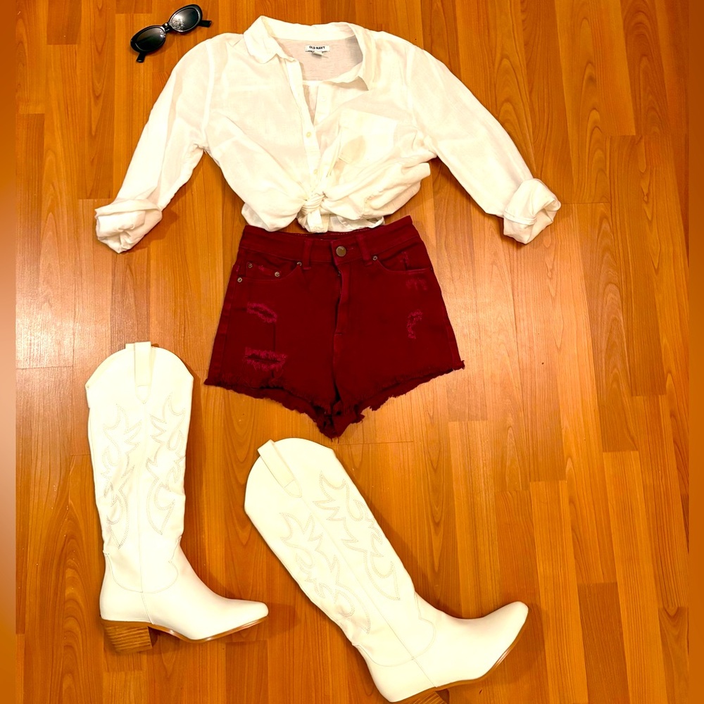 BDG Maroon/Burgundy high waist Distressed Shorts size 26